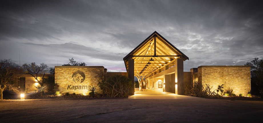 KAPAMA RIVER LODGE _0012_Kapama-River-Lodge-Night-View-Main-Entrance